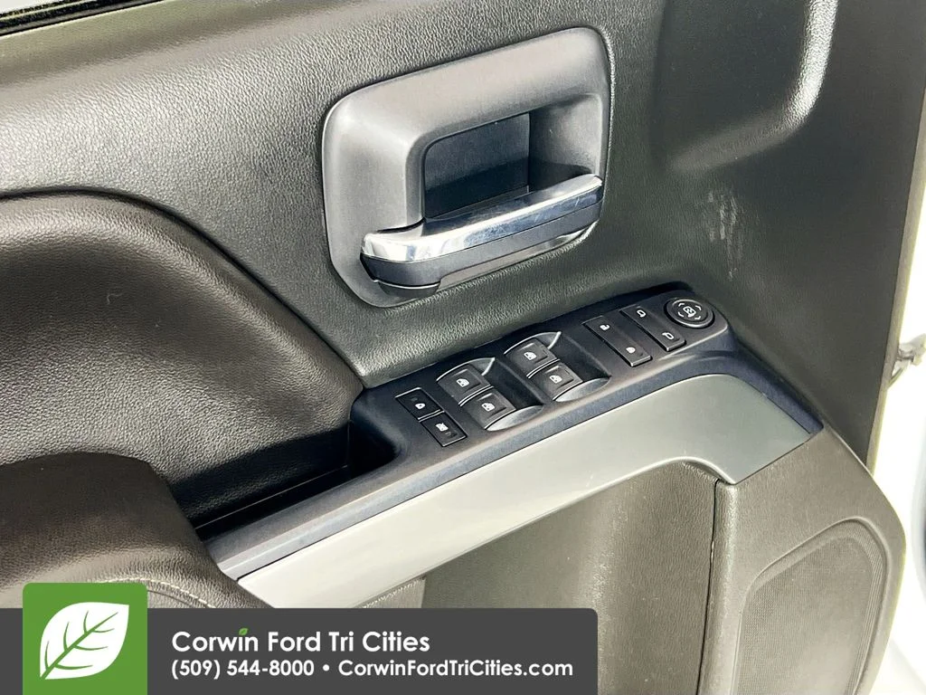 Used 2017 White Chevrolet LT image 11