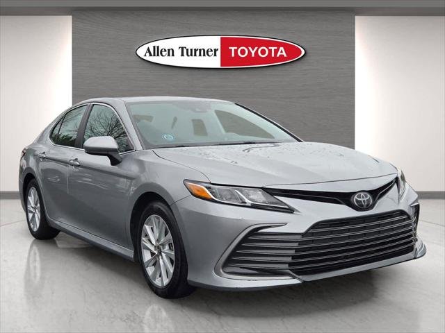 2024 Toyota Camry LE's photo