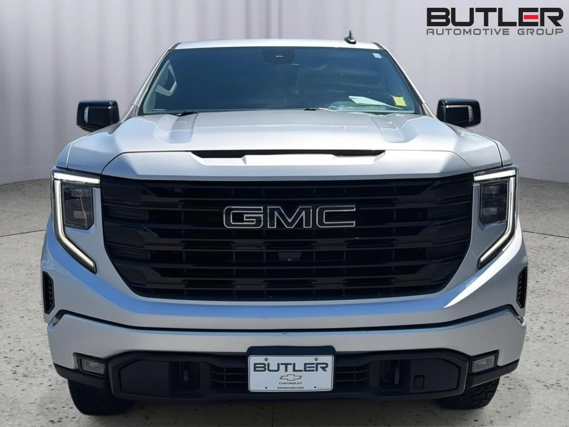 Used 2022 Quicksilver Metallic GMC Elevation image 9