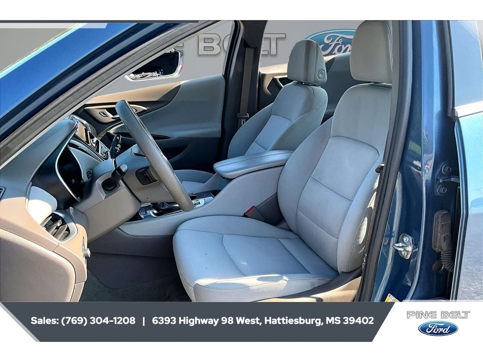 Used 2024 Lakeshore Blue Metallic Chevrolet LT image 18