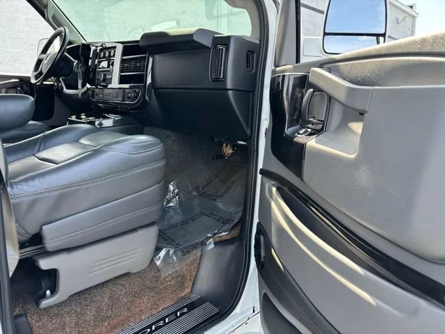 Used 2020 Summit White GMC Work Van image 18