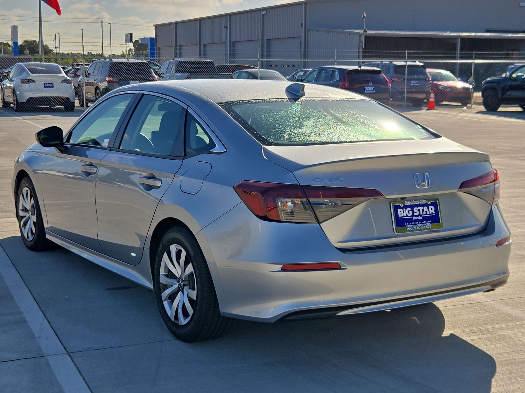 Certified Used 2025 Solar Silver Metallic Honda LX image 5