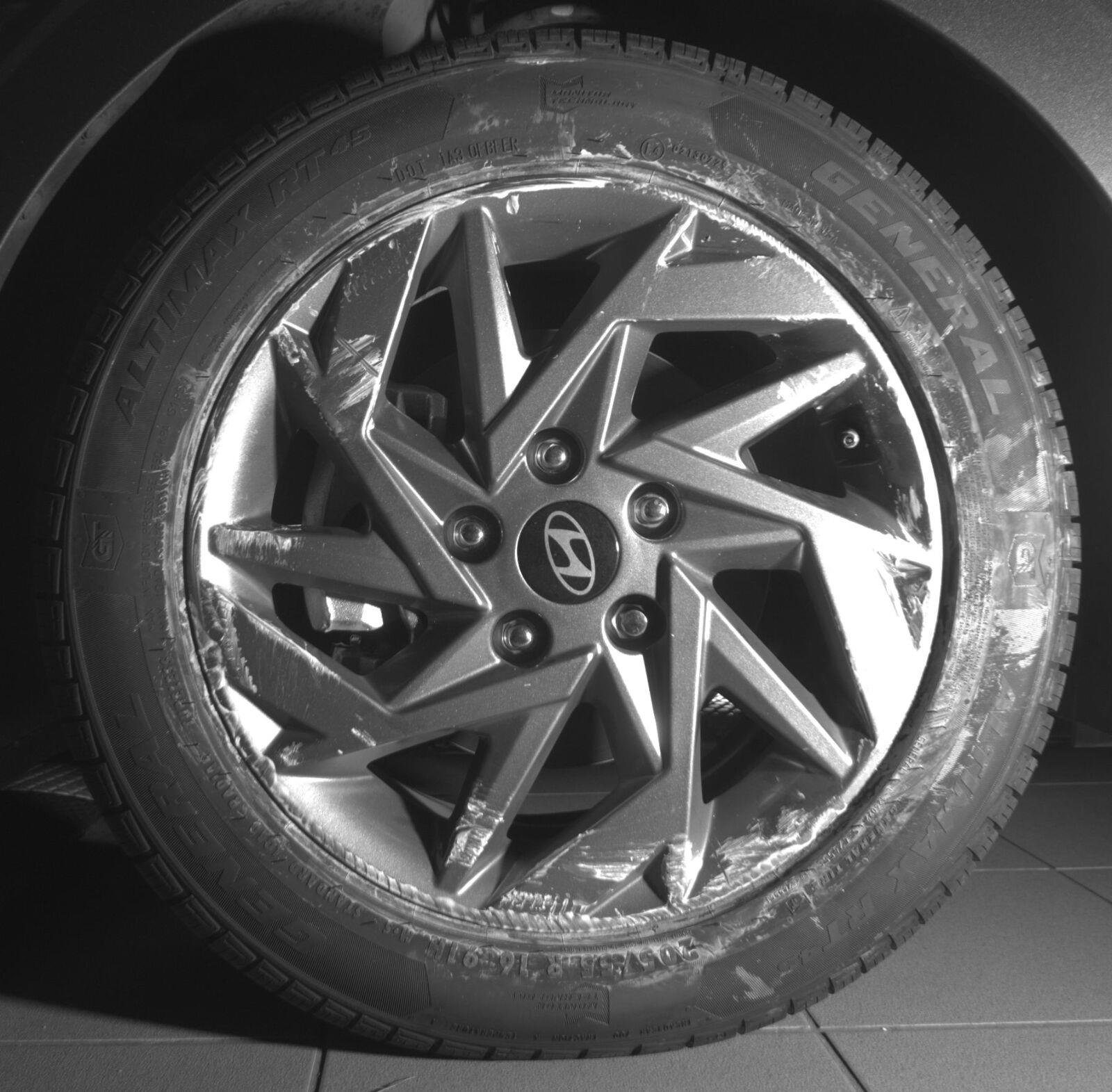Used 2024 Amazon Gray Hyundai SEL image 9