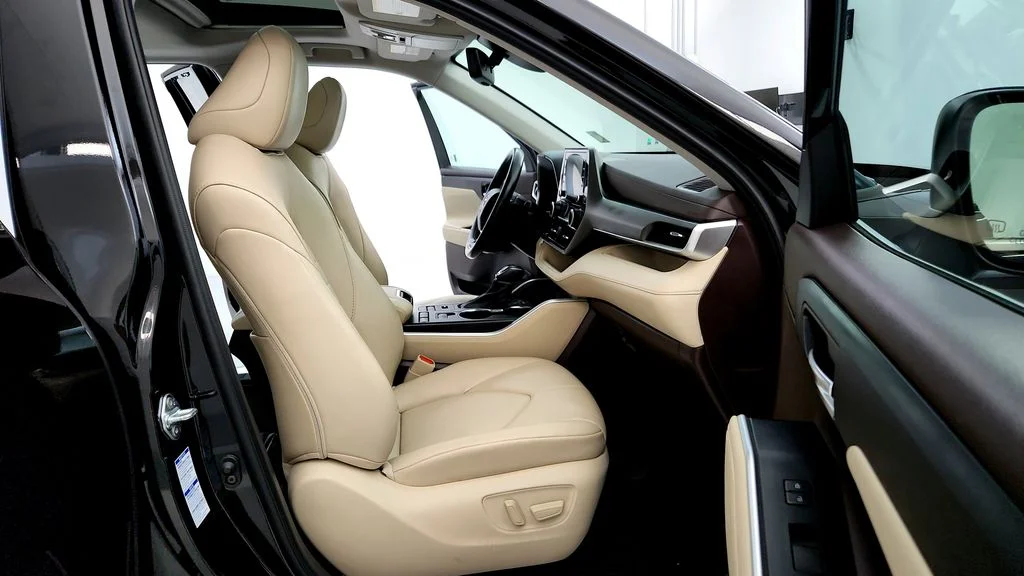 Used 2021 Black Toyota XLE image 17