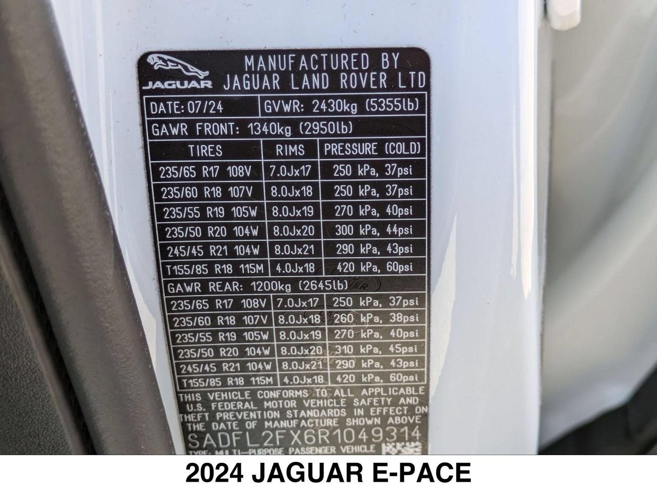 2024 Jaguar E-Pace R-DYNAMIC SE - Photo 15