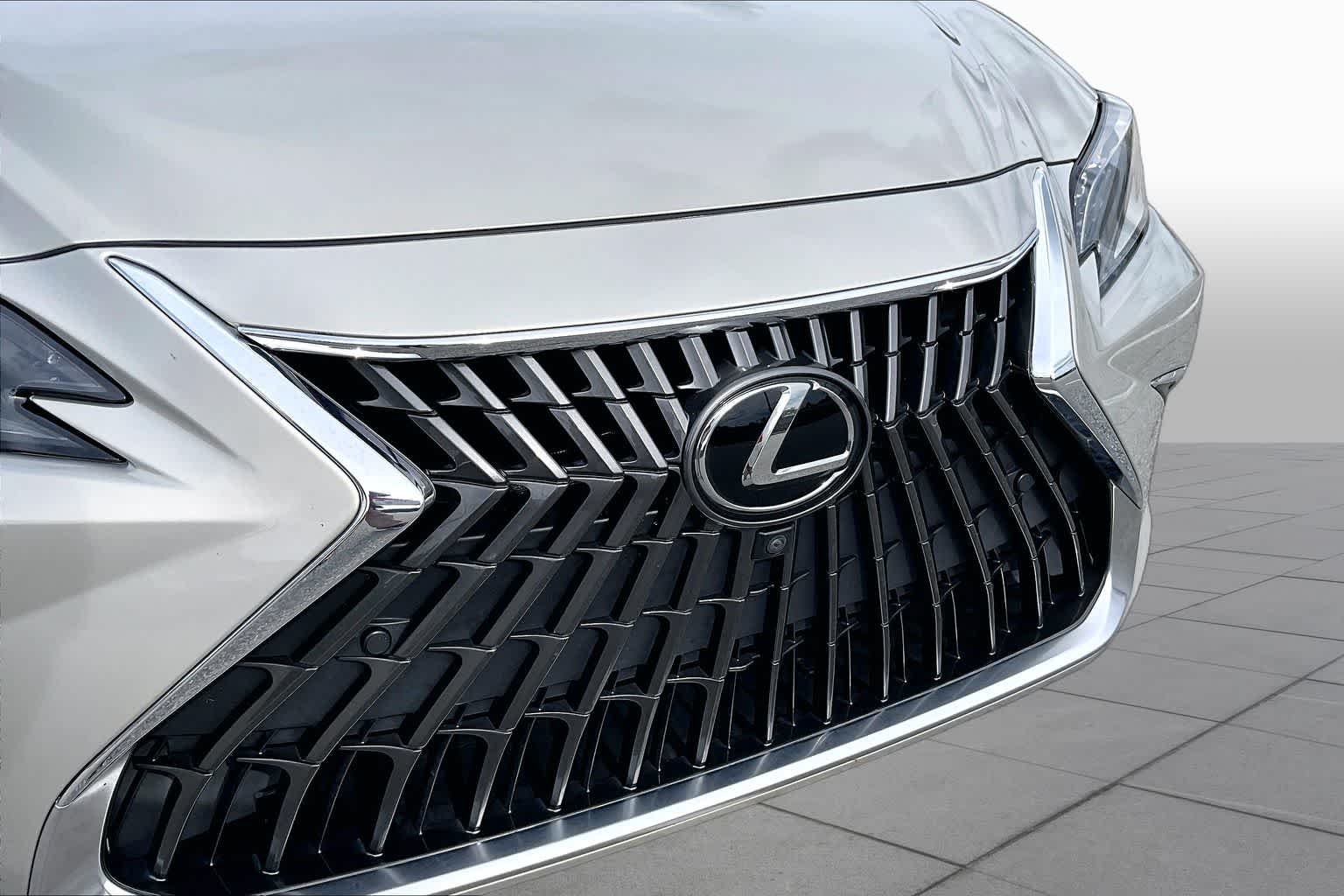 Used 2022 Moonbeam Beige Metallic Lexus Ultra Luxury image 30