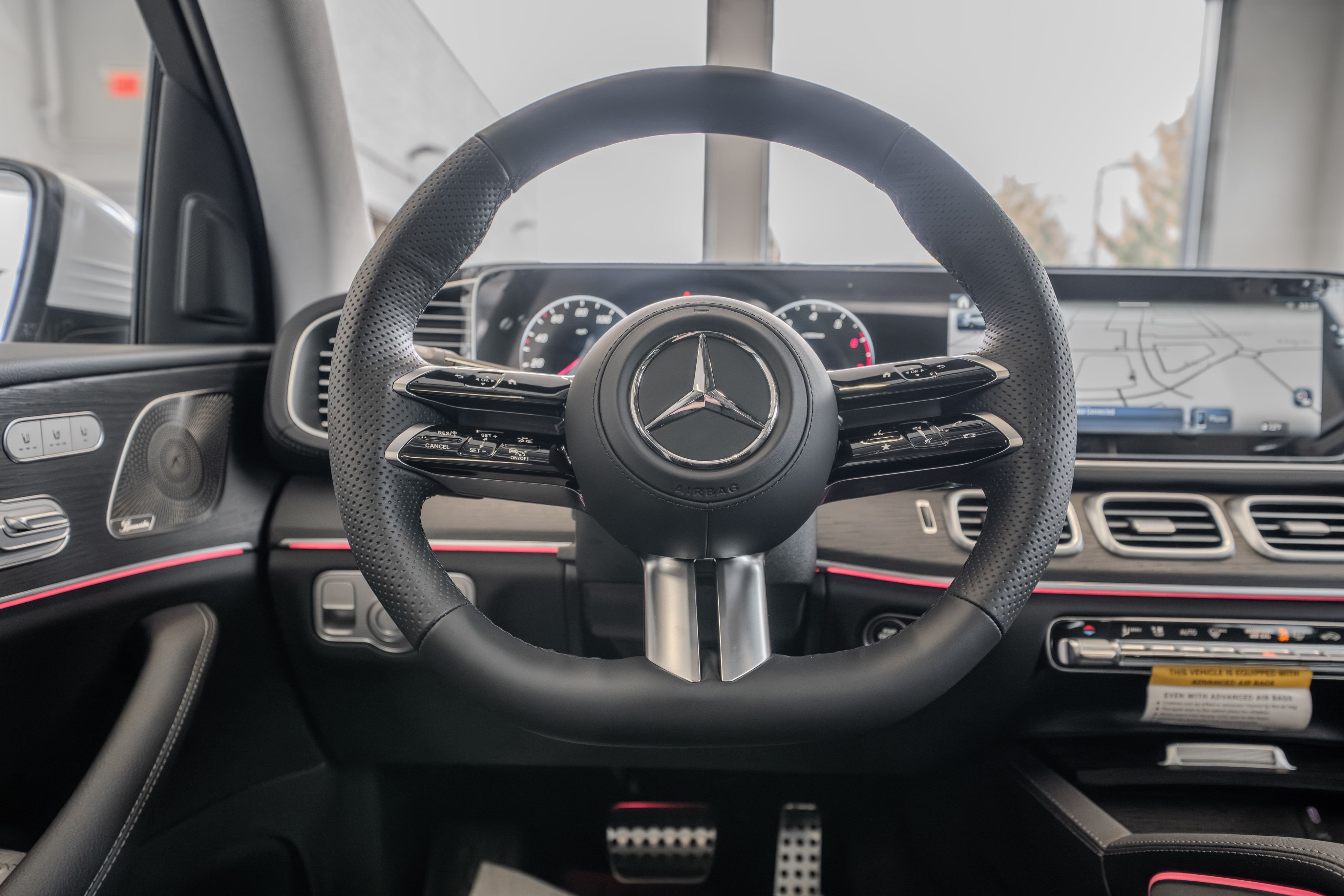 New 2026 MANUFAKTUR Moonlight White Metallic Mercedes-Benz GLS 450 image 9