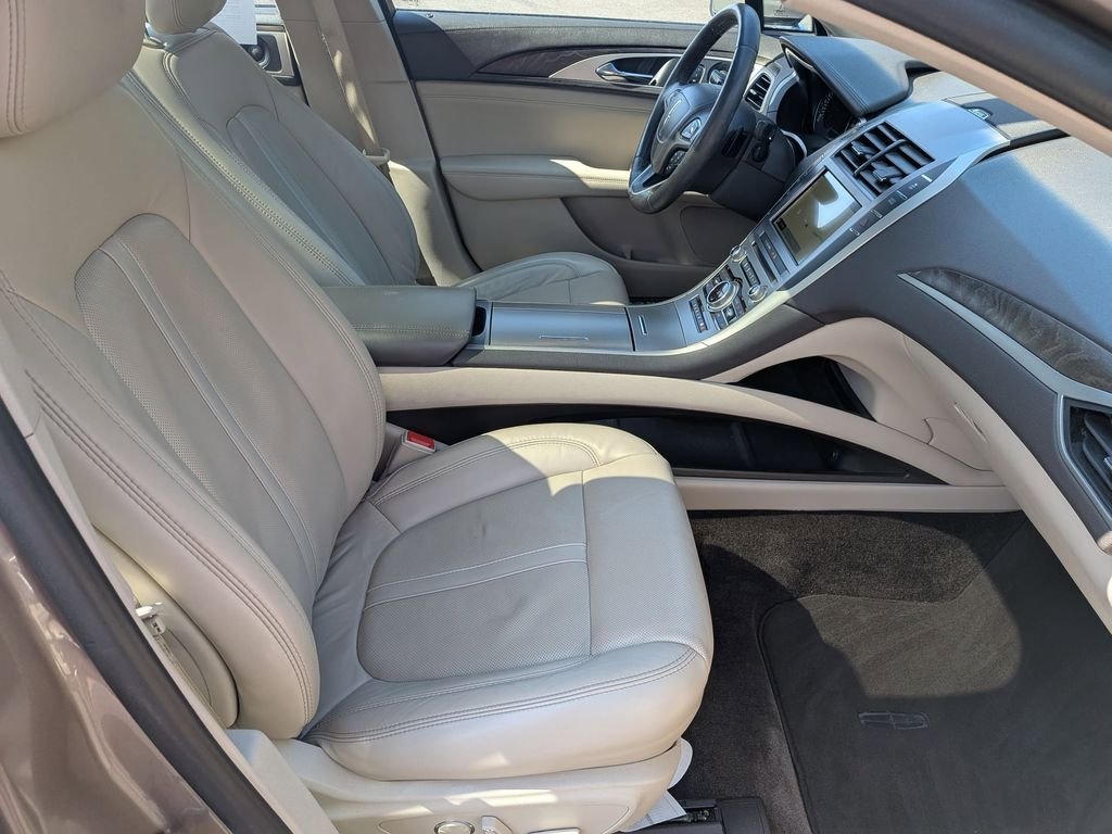 Used 2018 Brown Lincoln Reserve image 22