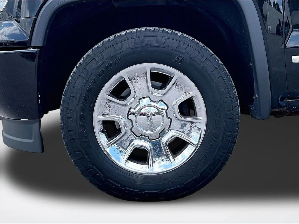 Used 2015 Black GMC SLE image 10