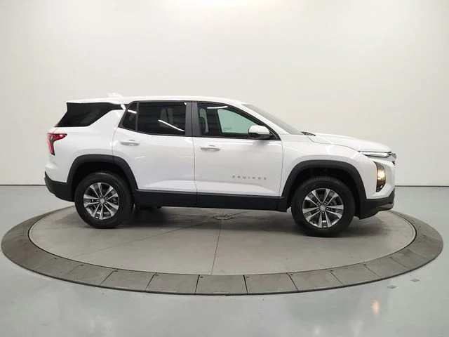 New 2027 White Chevrolet LT image 9
