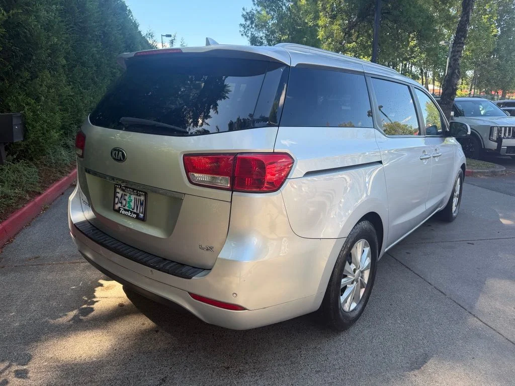 Used 2016 Bright Silver Metallic Kia LX image 4