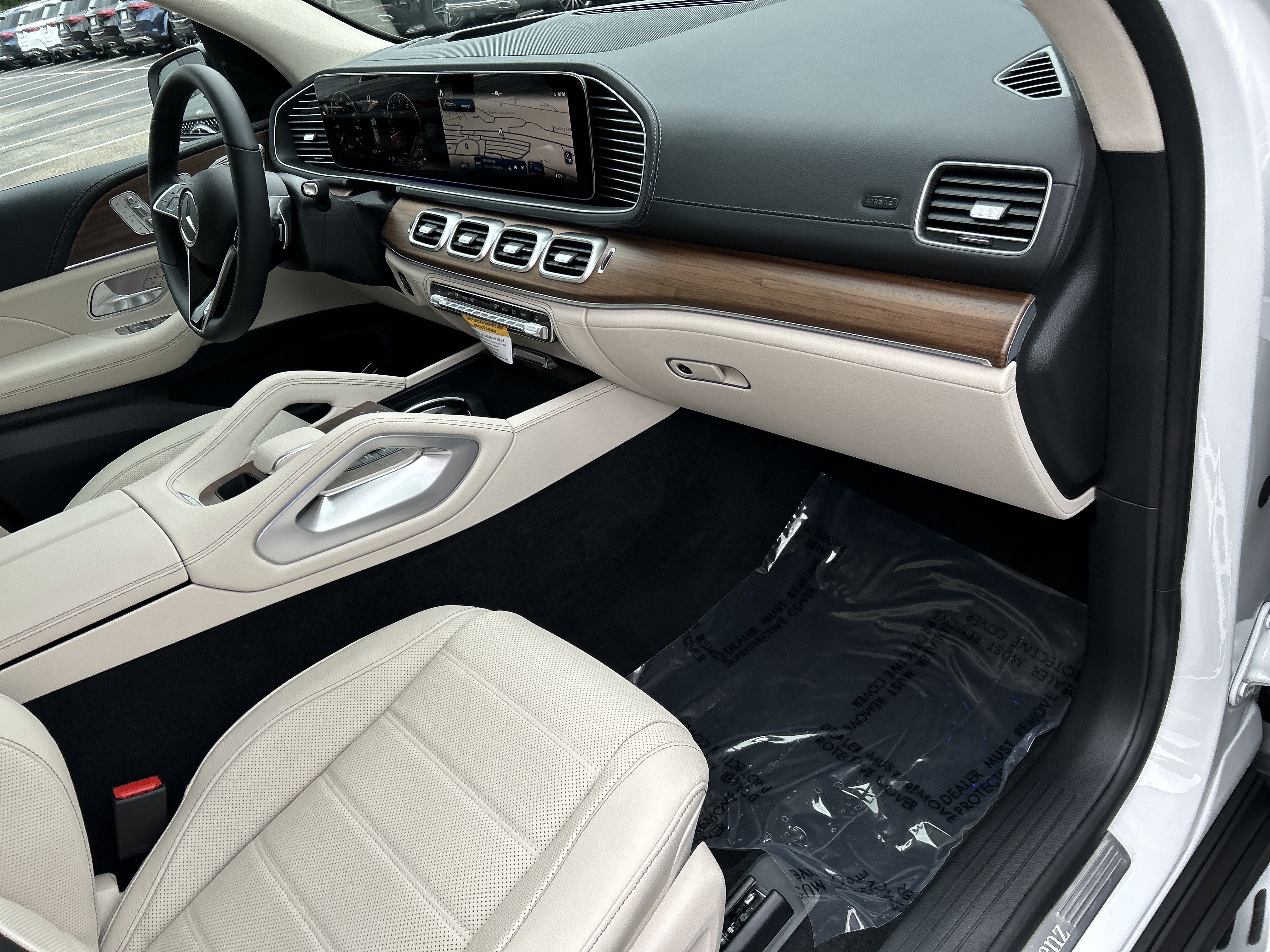 New 2026 MANUFAKTUR Moonlight White Metallic Mercedes-Benz GLE 450 4MATIC® SUV image 42