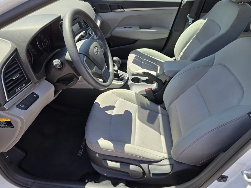 Used 2017 Quartz White Pearl Hyundai SE image 7