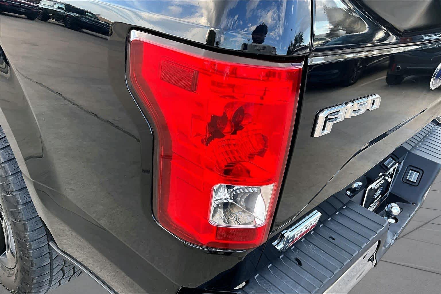 Used 2016 Shadow Black Ford XLT image 28