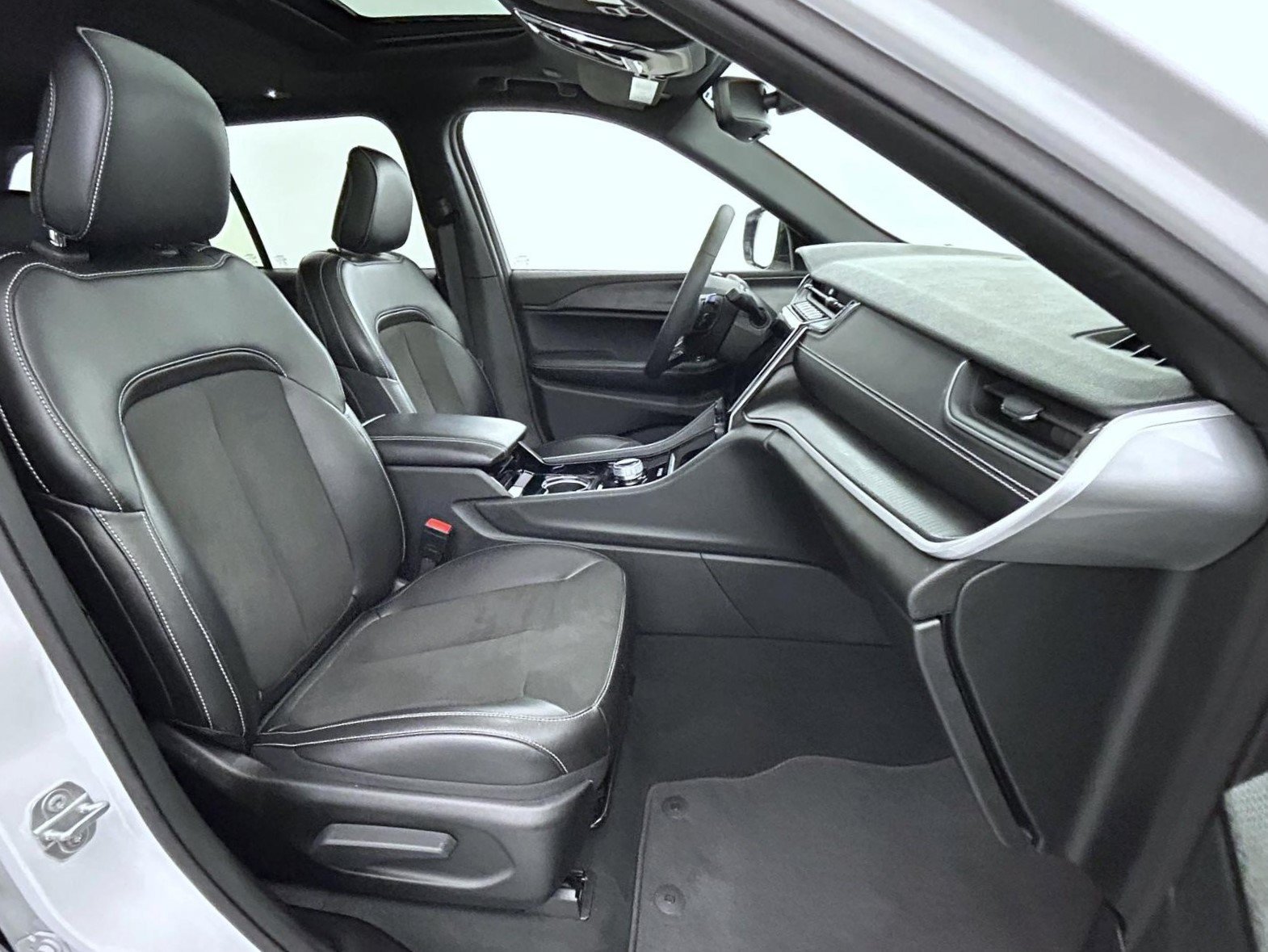 Used 2023 White Jeep Altitude X image 15