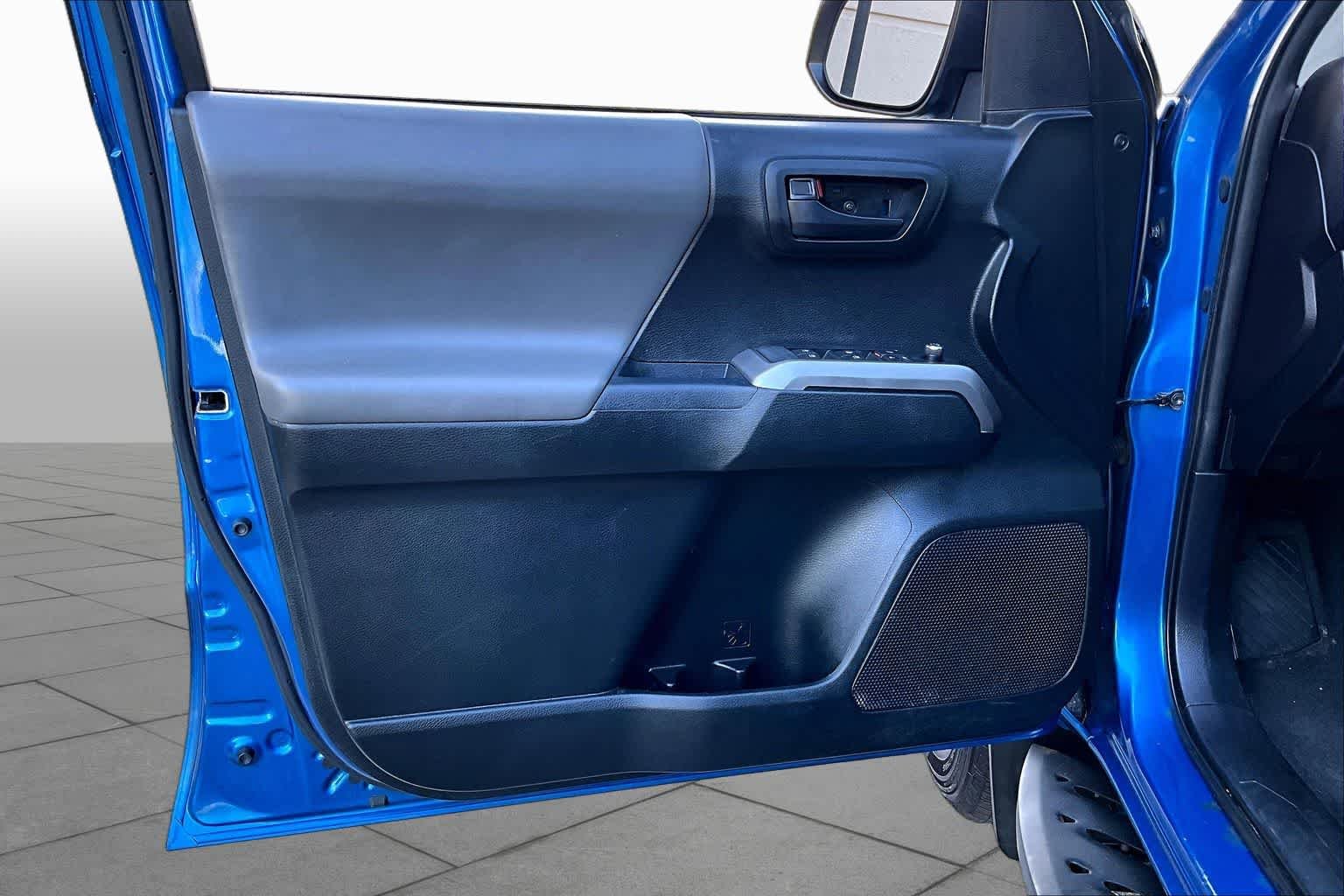 Used 2017 Blazing Blue Pearl Toyota SR5 image 21