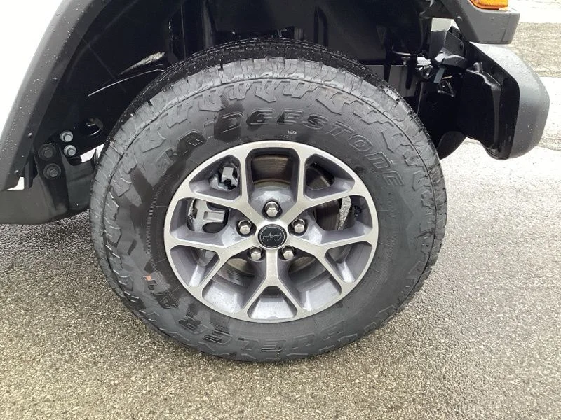 New 2026 Bright White Clear-Coat Exterior Paint Jeep Sport S image 9