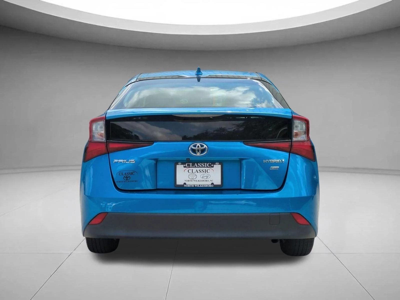 Used 2020 Electric Storm Blue Toyota XLE image 4