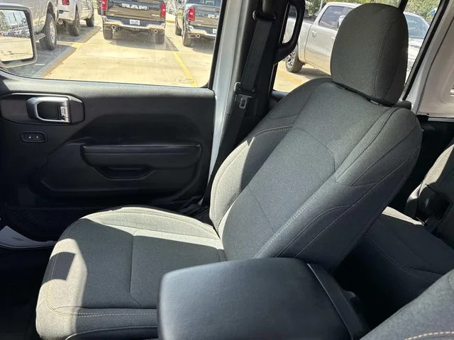 Used 2025 White Jeep Sport S image 21