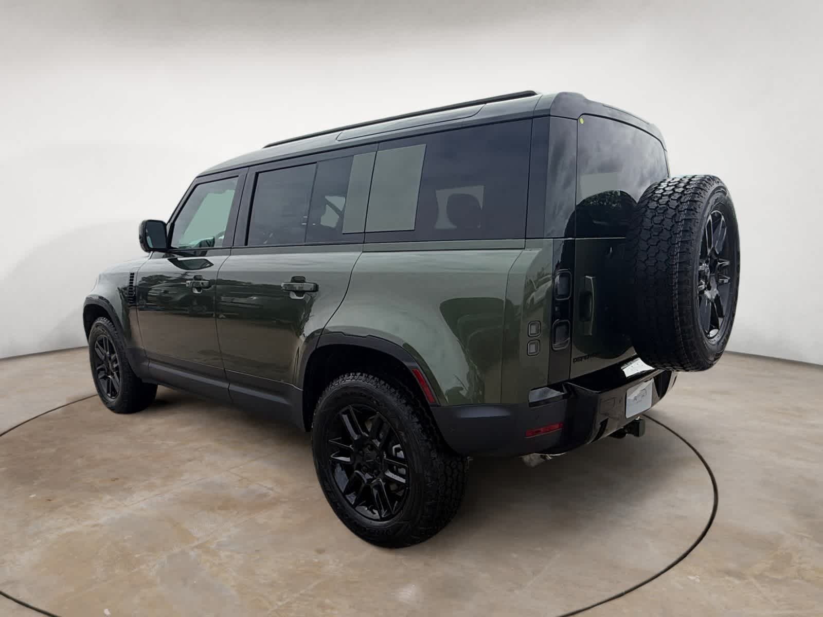 New 2026 green Land Rover S image 3
