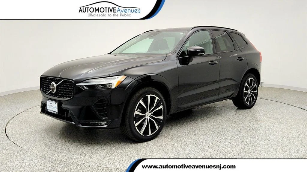 2023 Volvo XC60 B5 Plus Dark Theme AWD's photo