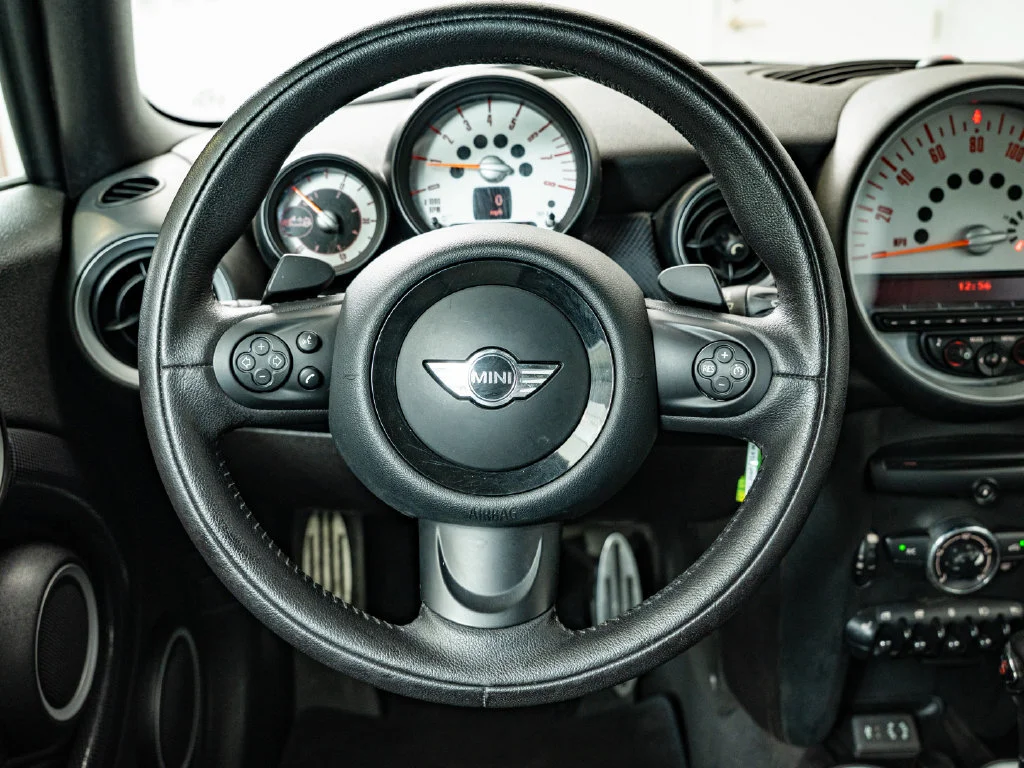 Used 2014 White Silver MINI  image 35
