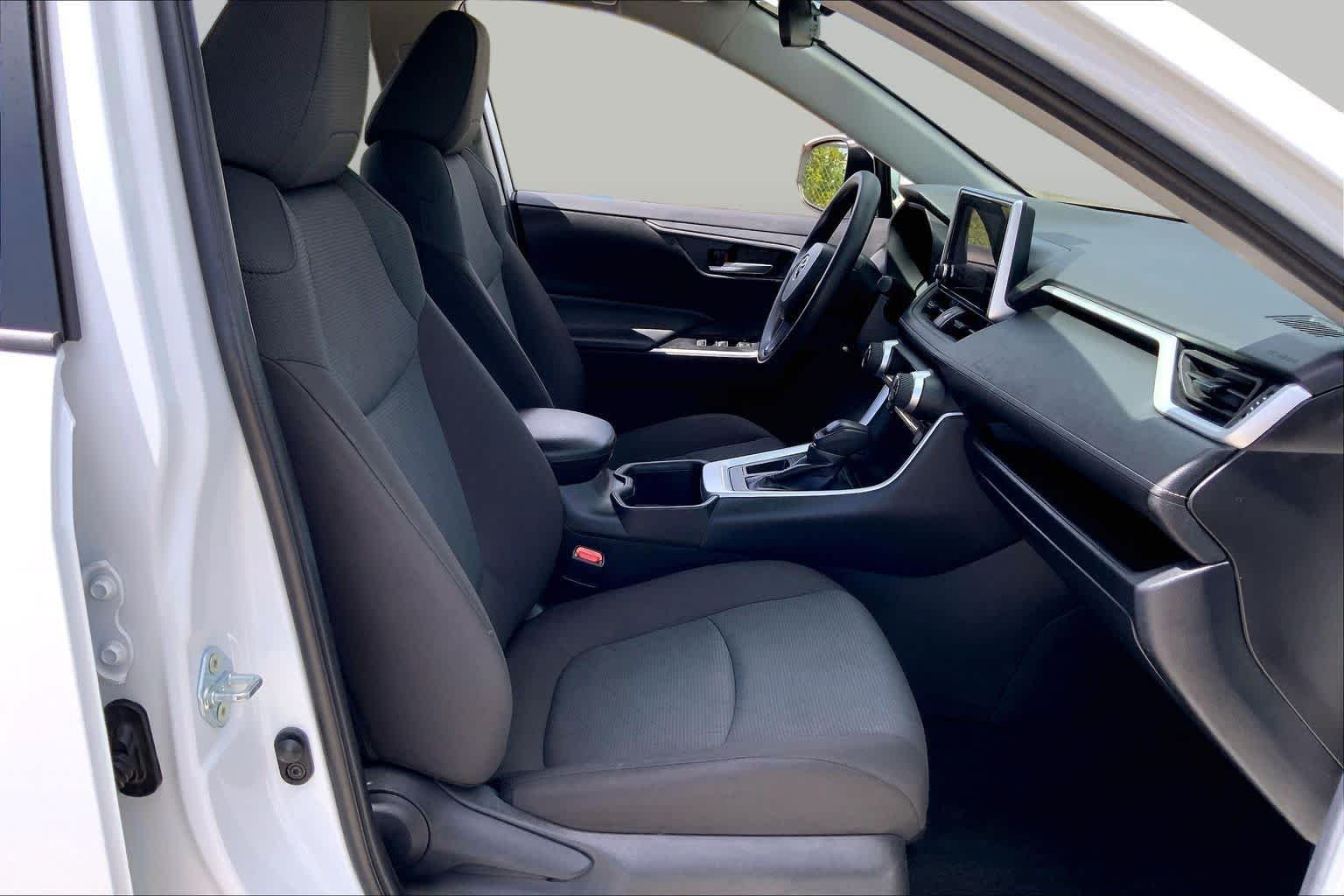 Used 2025 Ice Cap Toyota XLE image 9