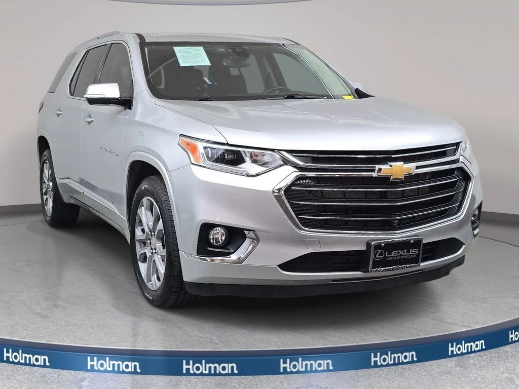 Used 2020 Silver Ice Metallic Chevrolet Premier image 3
