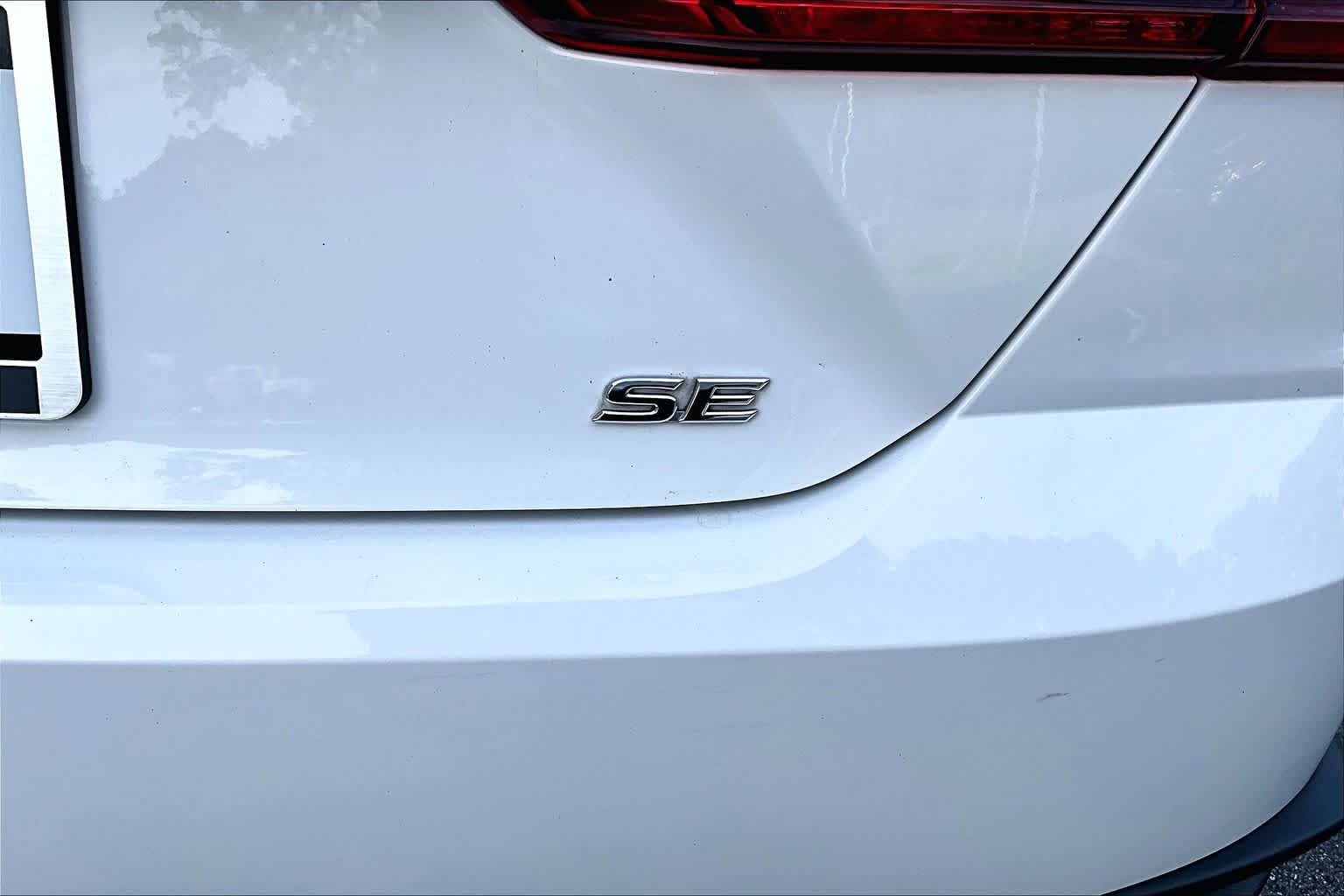 Certified Used 2025 Ice Cap Toyota SE image 10