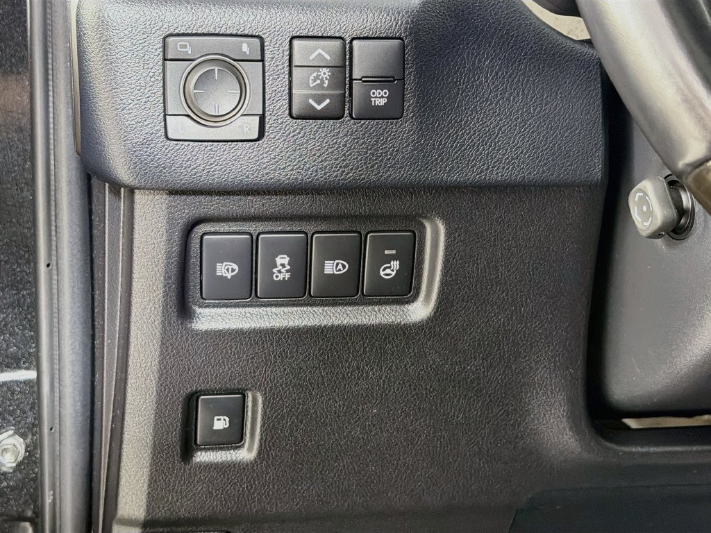 Used 2023 Black Lexus 460 image 10