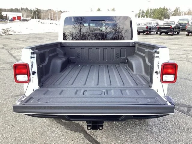 New 2026 Bright White Clearcoat Jeep SAHARA 4X4 image 18