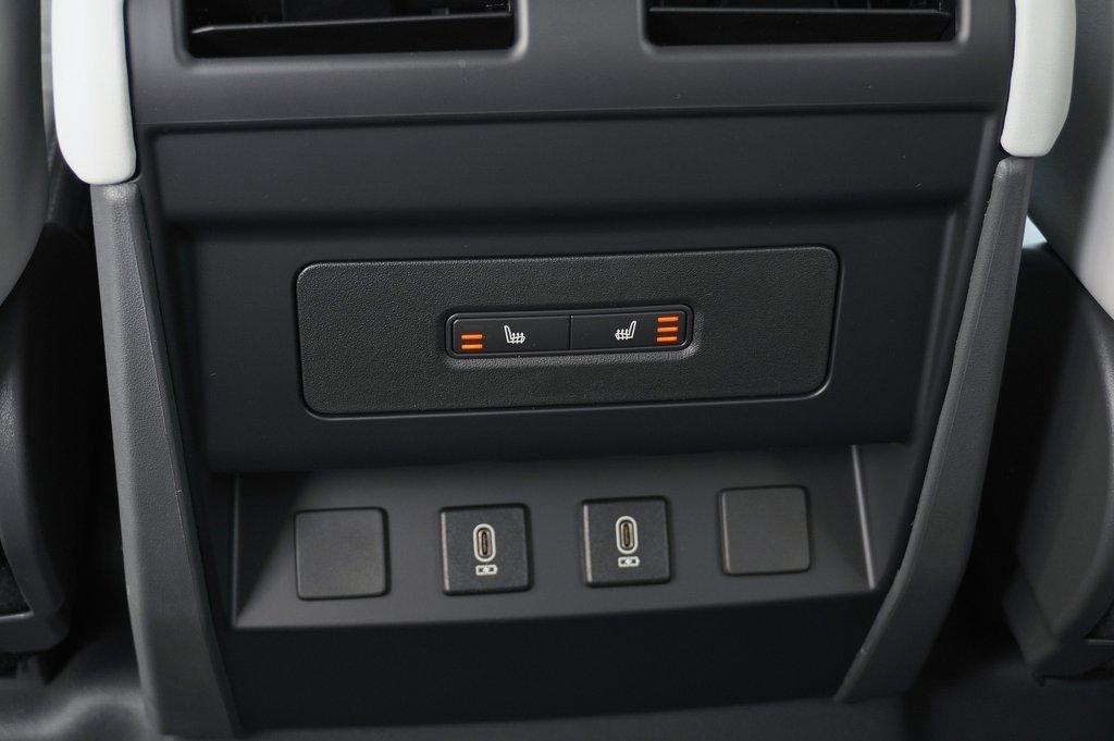 2026 LAND ROVER DEFENDER - Image 31