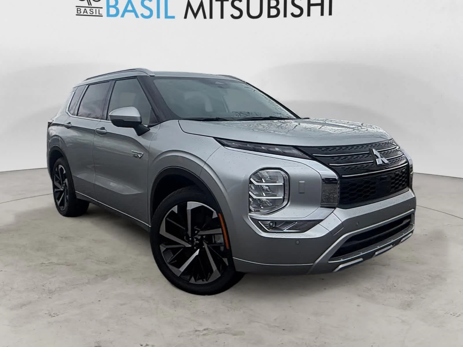 2025 Mitsubishi Outlander Plug-in Hybrid SEL S-AWC's photo