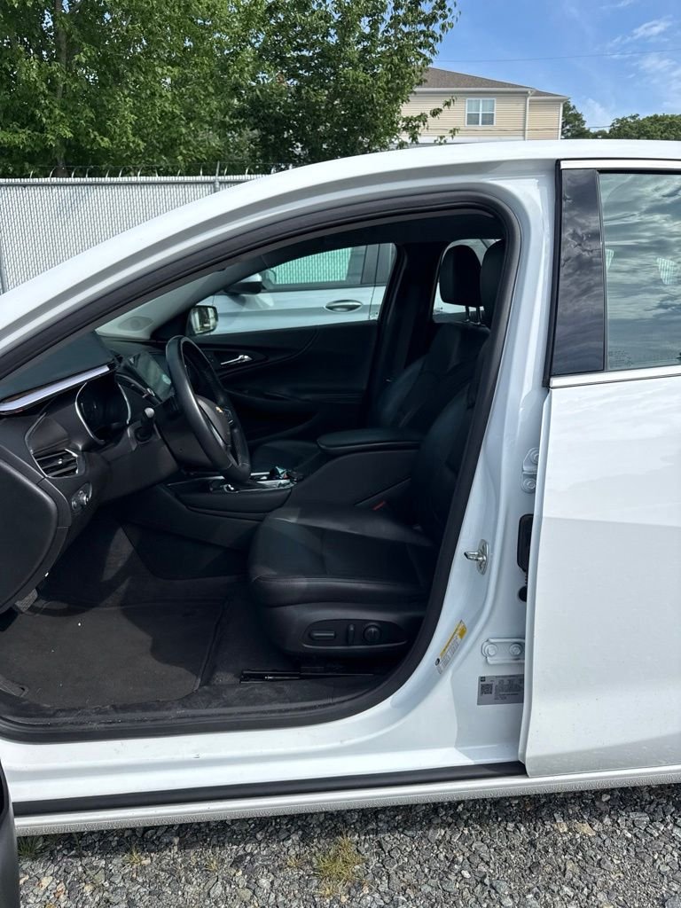Used 2024 White Chevrolet LT image 4