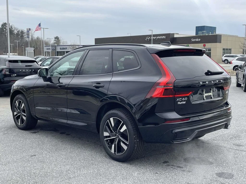 New 2026 Onyx Black Metallic Volvo Core image 26