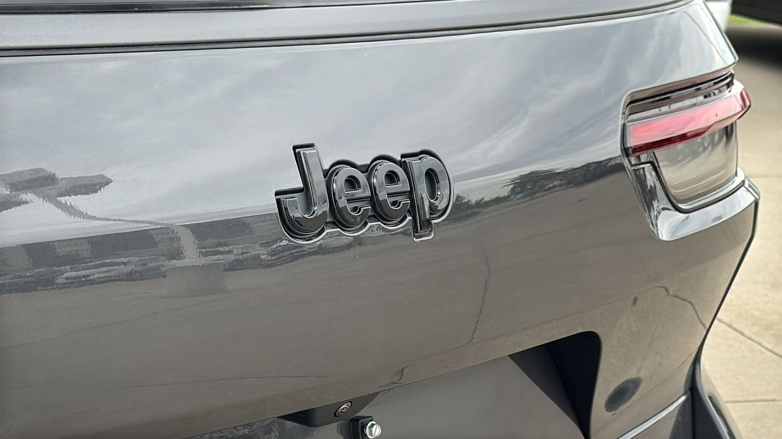 New 2026 Baltic Gray Metallic Clear-Coat Exterior Paint Jeep Altitude image 11