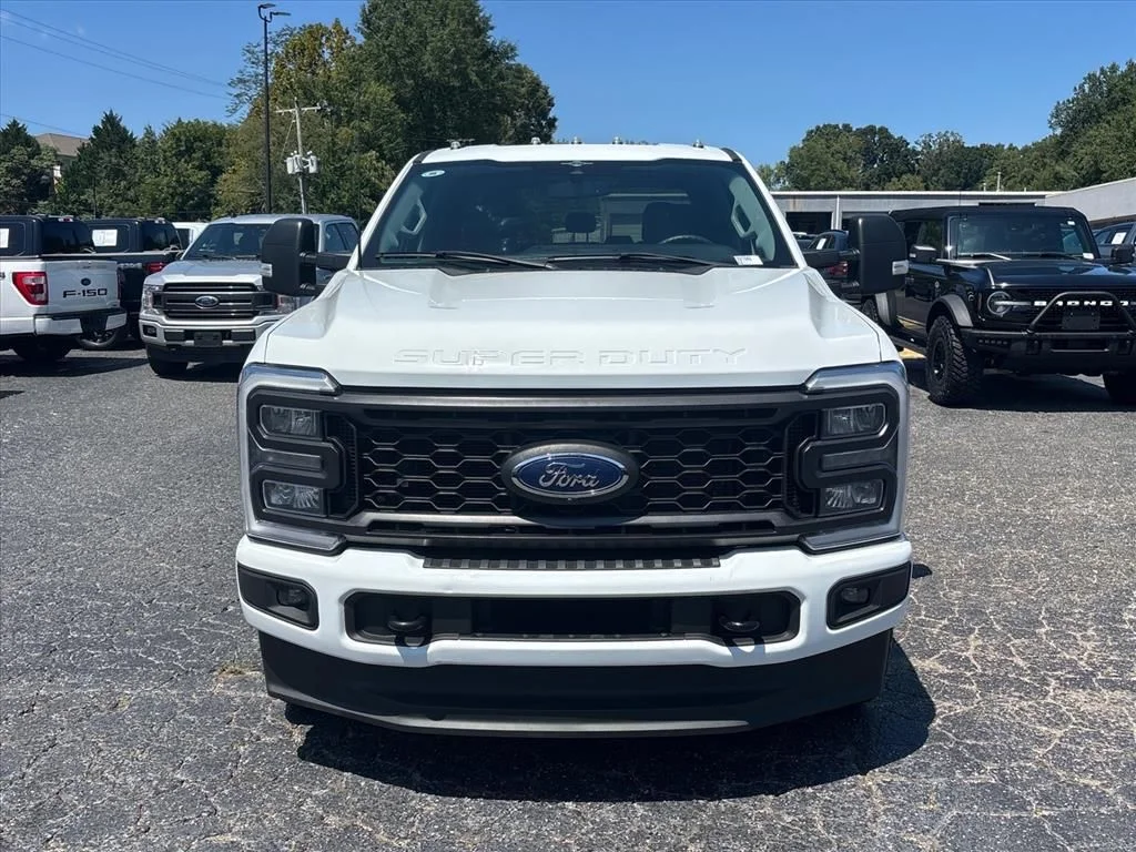 Used 2023 Oxford White Ford XLT image 2