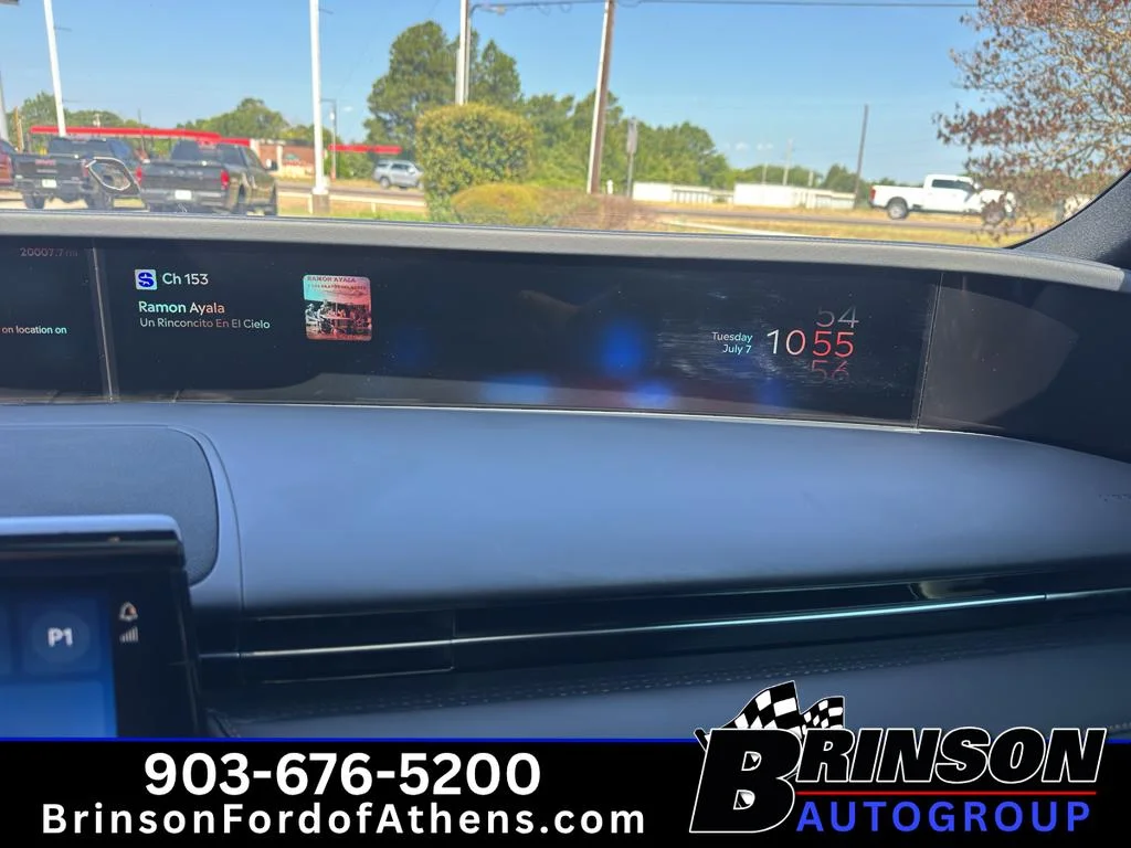 Used 2024 White Platinum Tri-Coat Metallic Lincoln Premiere image 32