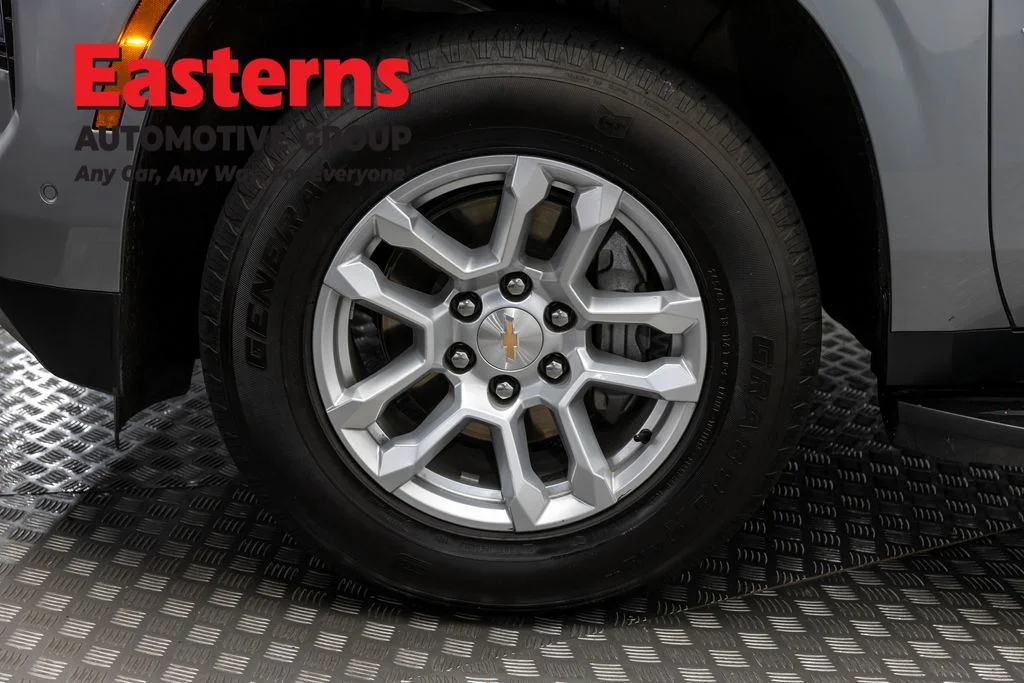 Used 2025 Gray Chevrolet LT image 35