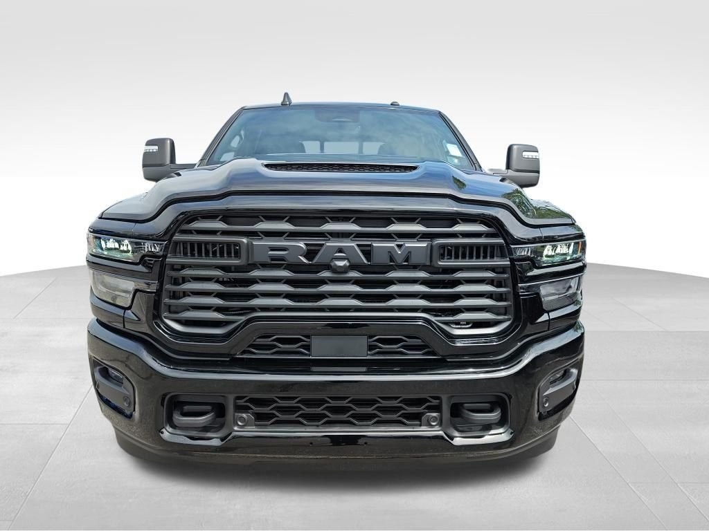 New 2026 Diamond Black Crystal Pearl-Coat Exterior Paint RAM Tradesman image 8