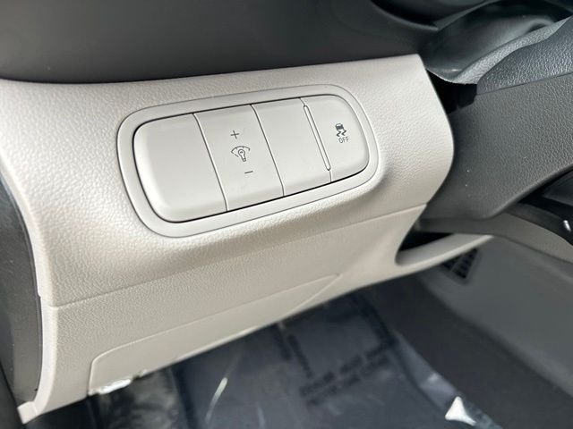 New 2026 Shimmering Silver Hyundai SEL image 16
