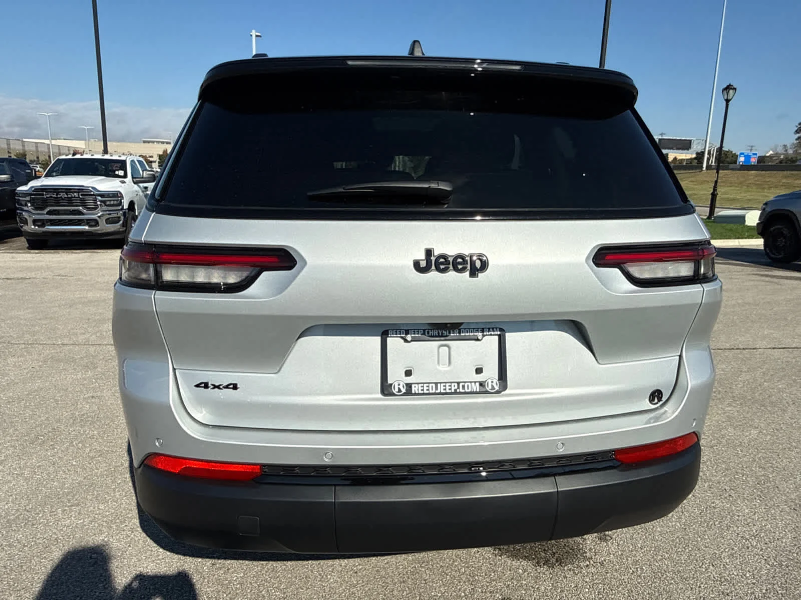 New 2025 Silver Zynith Exterior Paint Jeep Limited image 18