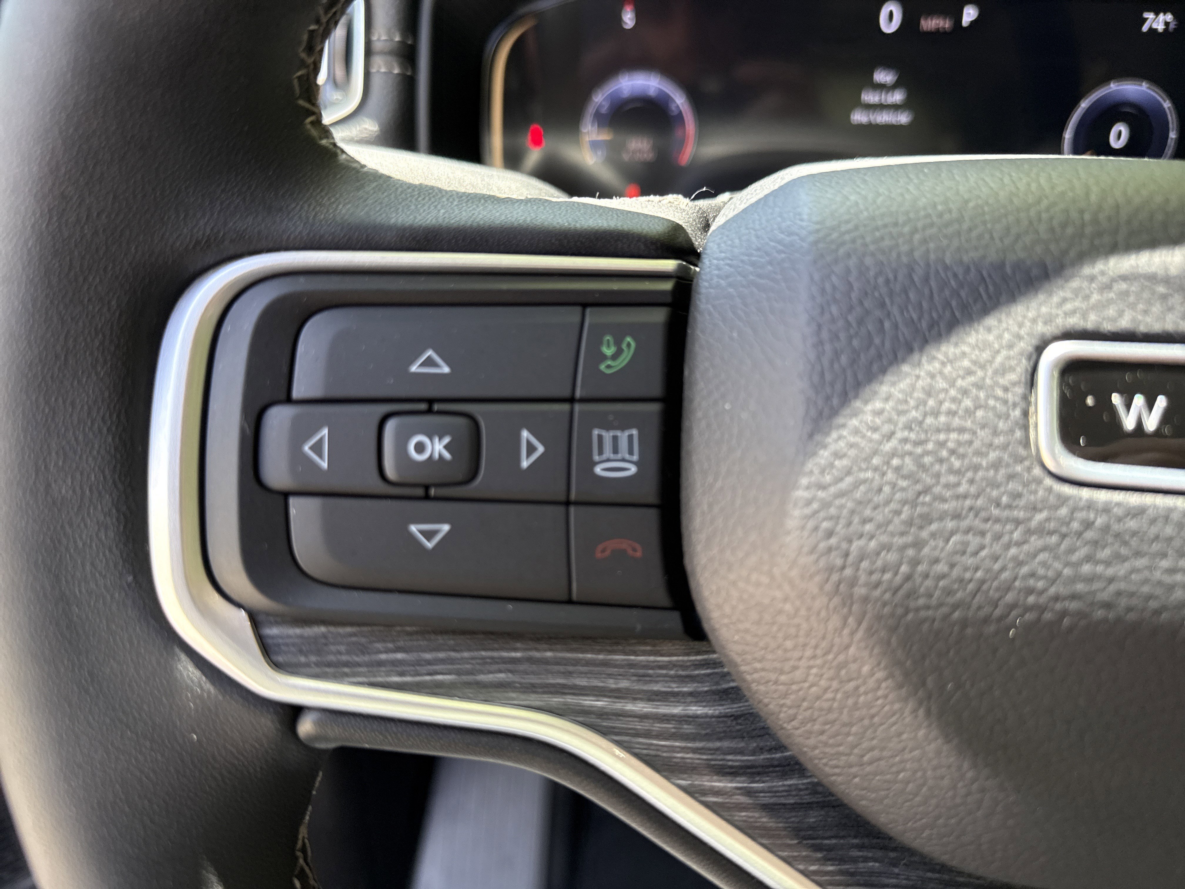 Used 2024 Diamond Black Crystal Pearlcoat Jeep Series II image 28