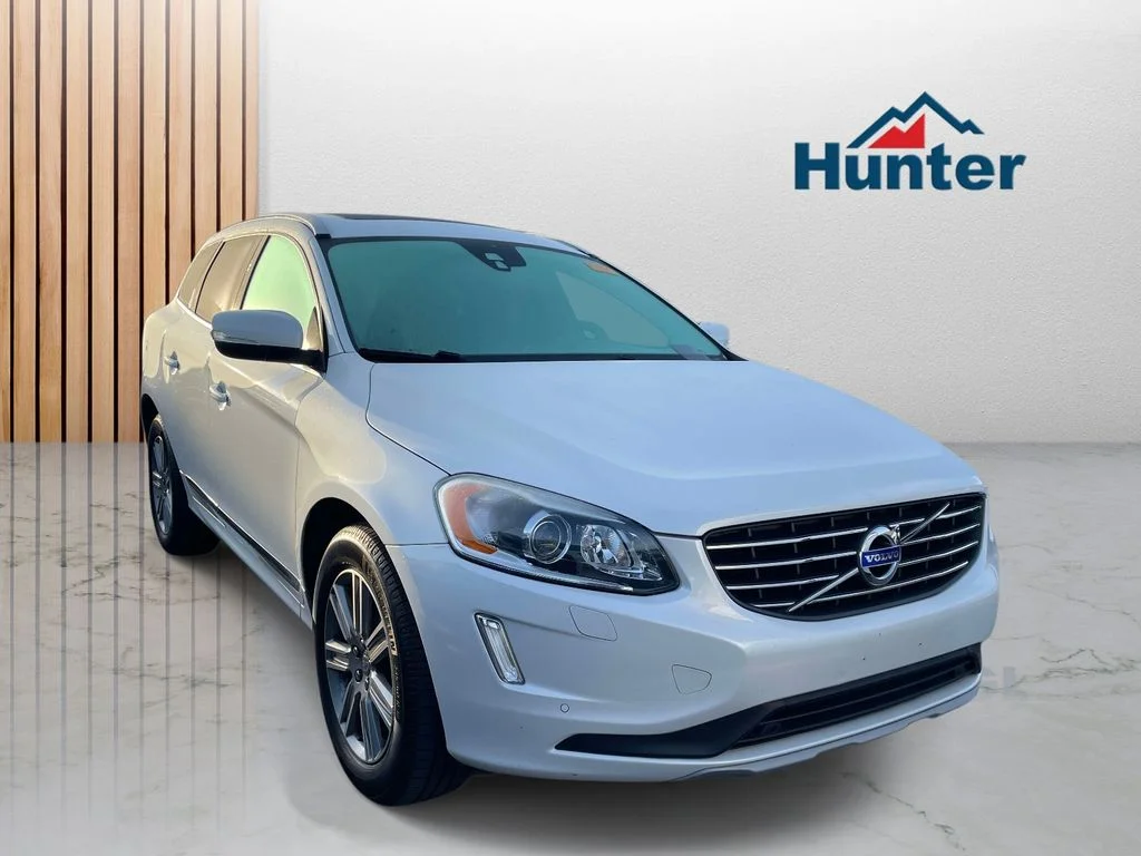Used 2017 Crystal White Pearl Metallic Volvo Inscription image 1