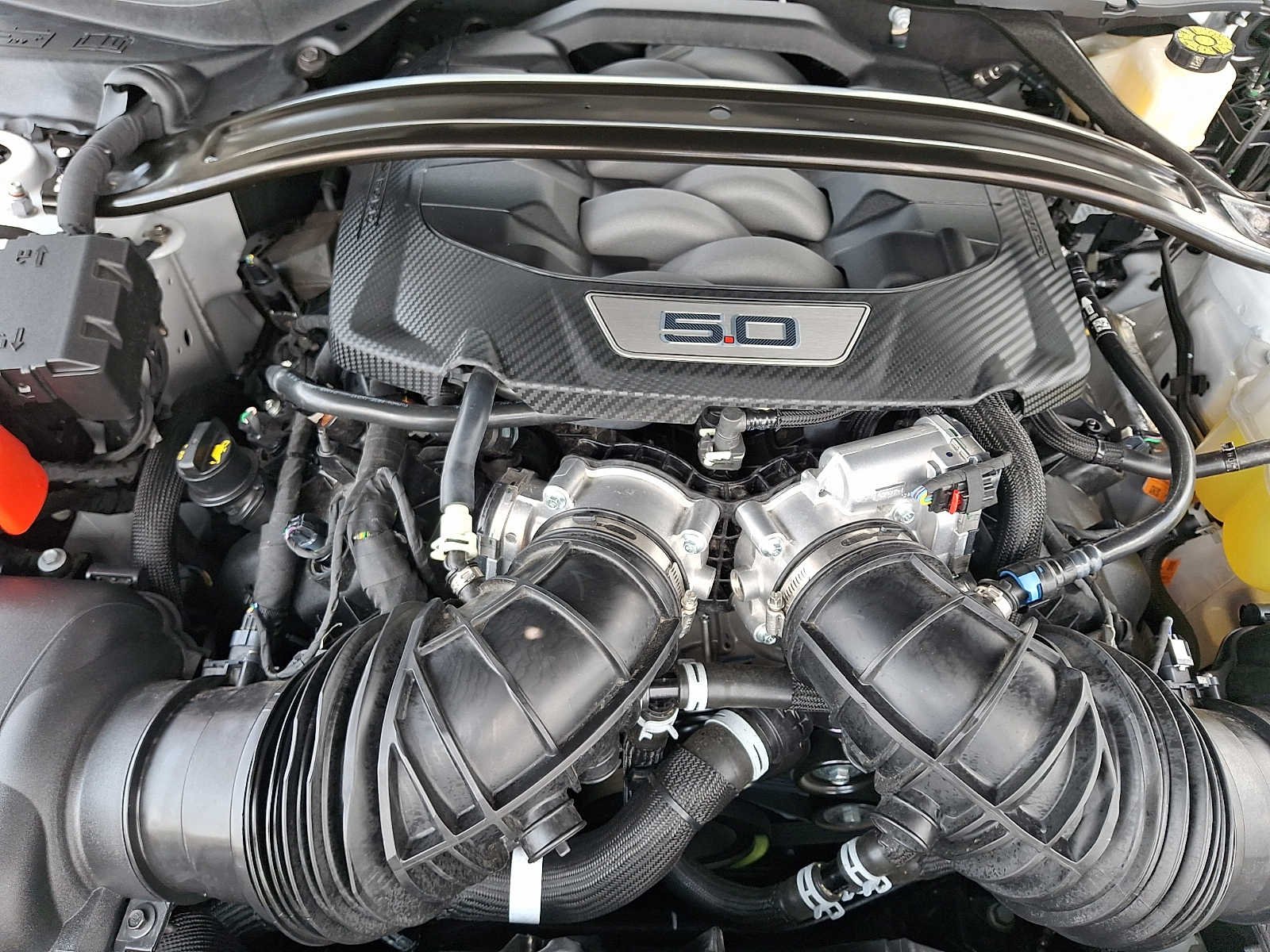 Used 2025 Oxford White Ford GT Premium image 26