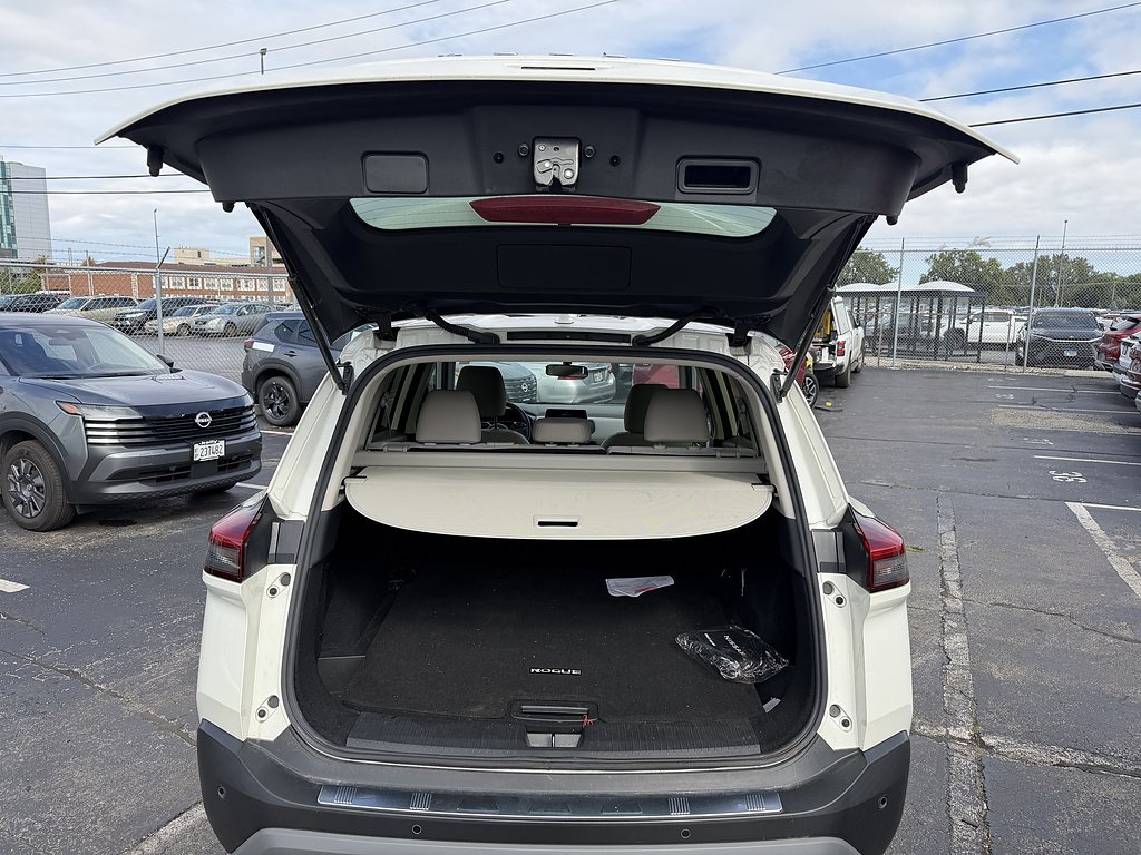 Used 2023 Pearl White TriCoat Nissan SV image 9