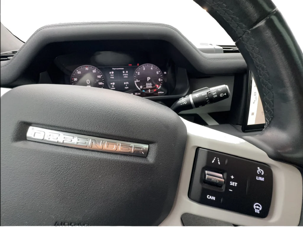 Used 2023 White Land Rover SE image 45