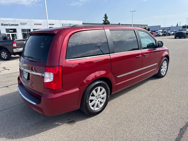 Used 2014 Red Chrysler Touring image 7