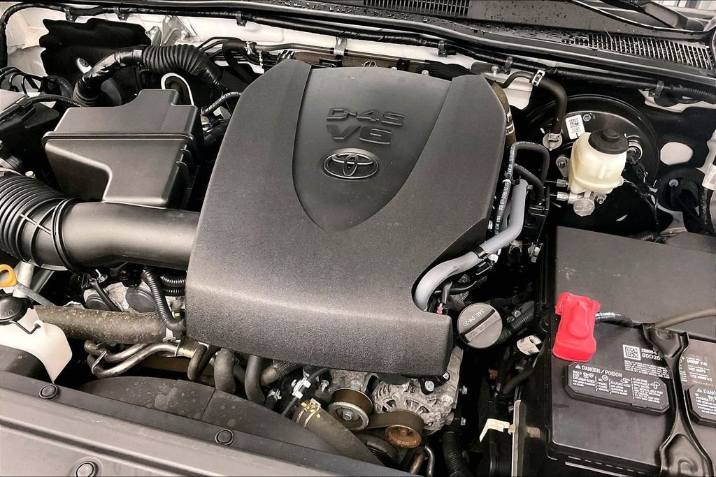 Used 2023 White Toyota SR5 image 39