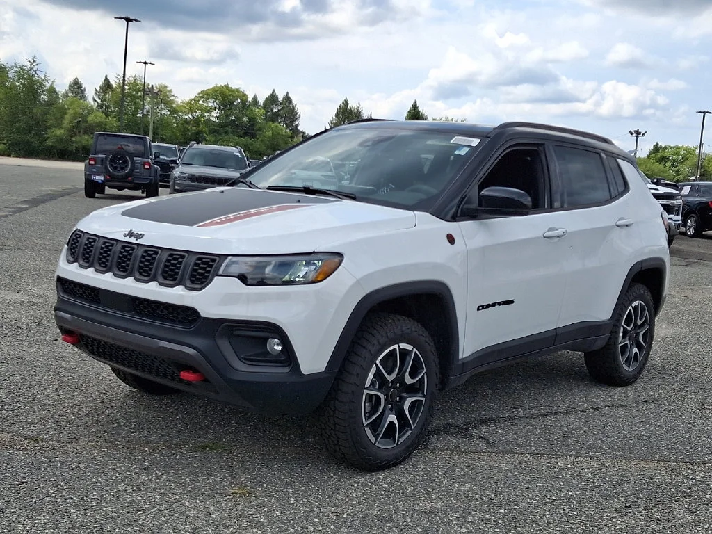 New 2026 Bright White Clear-Coat Exterior Paint Jeep Trailhawk image 4
